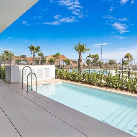 Vivi Homes - Levi Pool, Garden, Gym & Apartamento