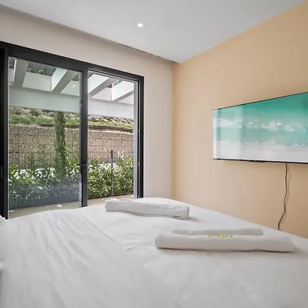 Vivi Homes - Levi Pool, Garden, Gym &